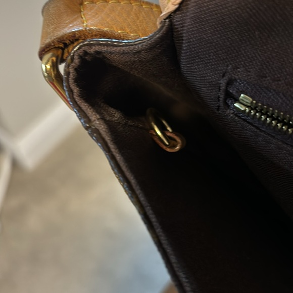 Louis Vuitton Menilmontant MM - Picture 7 of 13